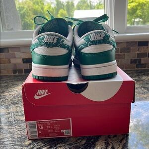 Nike Dunk Low Green with Paisley swoosh 7.5W